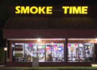 CCTV Footage Shows 2 Suspects Breaking into Lauderhill Smoke Shop news-01102024-082718