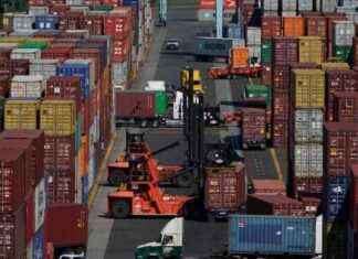 Dockworkers Strike Threatens Supply Chain Shortages from Maine to Texas news-01102024-082812
