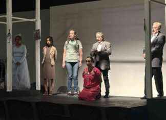 Exploring Immigration Perspectives: Two Destinos Show in Chicago Reader news-03102024-225850