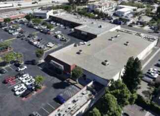 Carlsbad Village Plaza Demolition to Make Way for Apartments news-28102024-012327