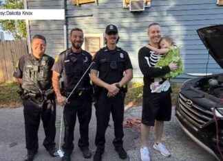 Police Rescue Toddler Trapped in Tesla on Halloween in Tampa news-01112024-170240