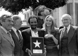 Quincy Jones Private Family Funeral in Los Angeles: A Tribute to a Music Legend news-11112024-071446