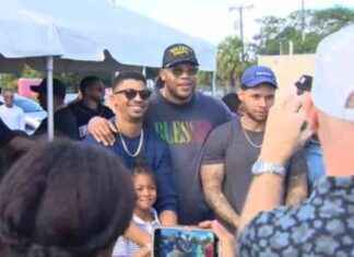 Annual Thanksgiving Turkey Giveaway Event Hosted by Flo Rida and Local Organizations in Miami-Fort Lauderdale Area news-17112024-122002