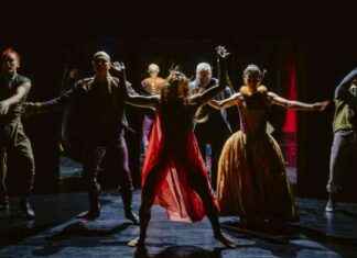 Creating a Wordless Hamlet: Robert Lepage’s Innovative Approach news-18112024-232235