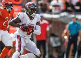 Mike McDaniel Surprised by Shaq Barrett’s Unretirement Plan news-27112024-012101