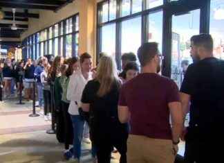 Early Bird Shoppers Flock to Sawgrass Mill Mall for Black Friday Deals news-29112024-165151