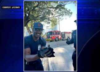 Rescue of Duckling Trapped in Sewer Drain by FLFR Crews in Fort Lauderdale news-30112024-103010