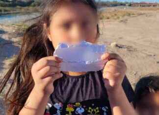 Abandoned Migrant Girls Found at Southern Border: Smugglers’ Note to Authorities abandoned-migrant-girls-found-at-southern-border-smugglers-note-to-authorities
