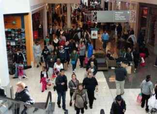 Christmas Day Store Hours: What’s Open and Closed? christmas-day-store-hours-whats-open-and-closed