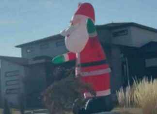 Giant Inflatable Santas Transform Utah Neighborhood into Winter Wonderland giant-nflatable-santas-transform-utah-neighborhood-into-winter-wonderland