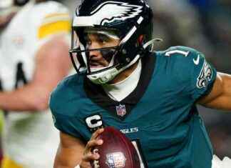 Jalen Hurts Benefits from Pretty Privilege, Says ESPN Analyst jalen-hurts-benefits-from-pretty-privilege-says-espn-analyst