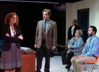 Navigating Small-Town Political Turmoil in Chicago – A Comprehensive Guide navigating-small-town-political-turmoil-in-chicago-a-comprehensive-guide