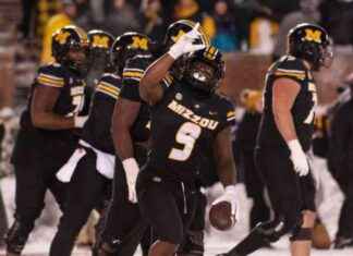 Missouri Tigers Defeat Arkansas Razorbacks 28-21 in Pre-Bowl Game Showdown news-01122024-073126