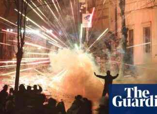 Exploring a Flooded Temple and Political Fireworks: Weekend Photo Highlights news-01122024-173604