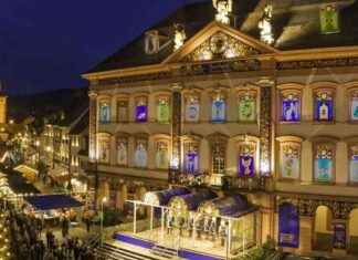 The Ultimate Town Hall-Sized Advent Calendar: A Magical Experience news-01122024-174239