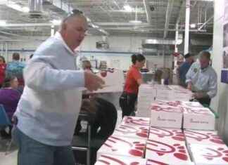 Using Chick-fil-A Points to Spread Kindness: South Carolina Couple Gives Back to Community | WSVN 7News news-02122024-071433