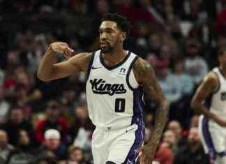 NBA Fans React to Sacramento Kings’ Unexpected Starting Lineup Change vs San Antonio Spurs news-02122024-115029