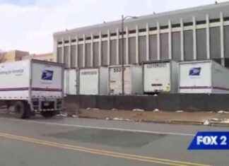 USPS Delivers 2 Billionth Holiday Mail in St. Louis news-03122024-041126