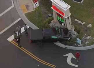Truck Crash into Wawa Sign in Pompano Beach: Latest News & Updates news-03122024-124456