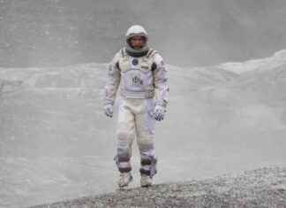 Interstellar IMAX 70mm Rerelease Draws Film Fans for Epic Experience nterstellar-max-70mm-rerelease-draws-film-fans-for-epic-experience