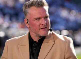Pat McAfee Criticizes Colts After Loss to Giants, Playoff Elimination pat-mcafee-criticizes-colts-after-loss-to-giants-playoff-elimination