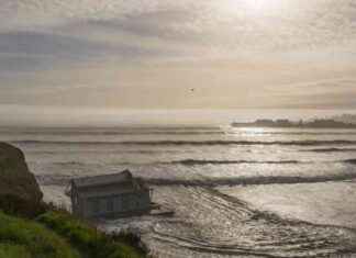 Santa Cruz Pier Partially Collapses Amid High Surf – Coastal City Damage santa-cruz-pier-partially-collapses-amid-high-surf-coastal-city-damage
