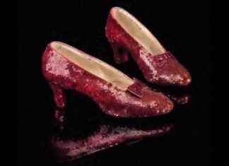 Stolen Ruby Slippers from ‘The Wizard of Oz’ Auctioned for $28 Million stolen-ruby-slippers-from-the-wizard-of-oz-auctioned-for-28-million