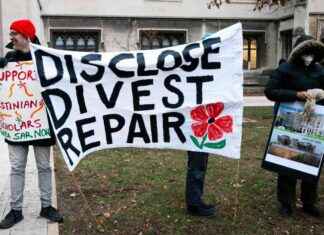 Supporters Rally for Visiting Gazan Scholars at U. Chicago supporters-rally-for-visiting-gazan-scholars-at-u-chicago