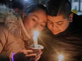 wisconsin-community-vigil-honoring-school-shooting-victims