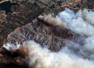 California Wildfires: Critical Fire Risk Continues with Strong Winds california-wildfires-critical-fire-risk-continues-with-strong-winds