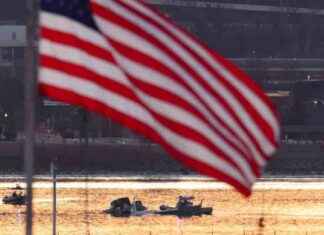 Deadly American Airlines Plane Crash and Army Helicopter Collision: Worst U.S. Air Disaster in 20 Years deadly-american-airlines-plane-crash-and-army-helicopter-collision-worst-us-air-disaster-in-20-years