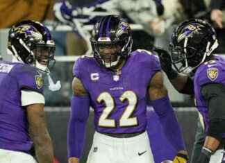 Derrick Henry Leads Titans to Victory Over Steelers in NFL Playoffs derrick-henry-leads-titans-to-victory-over-steelers-in-nfl-playoffs