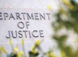 DOJ Official Investigating Trump Reassigned to Immigration Crackdown doj-official-nvestigating-trump-reassigned-to-mmigration-crackdown