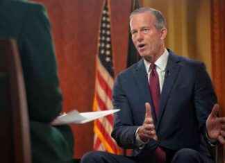 House Speaker Mike Johnson Faces Challenges with Thin GOP Majority: Sen. Thune house-speaker-mike-johnson-faces-challenges-with-thin-gop-majority-sen-thune