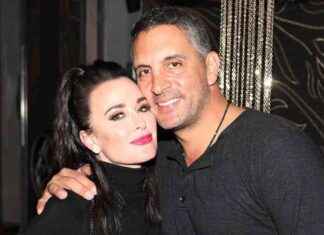 Kyle Richards Opens Up About How Fame and Money Impact Marriage Amid High-Profile Split kyle-richards-opens-up-about-how-fame-and-money-mpact-marriage-amid-high-profile-split