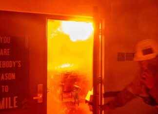 Los Angeles County School Districts Close Due to Fires; 3 Buildings Damaged los-angeles-county-school-districts-close-due-to-fires-3-buildings-damaged