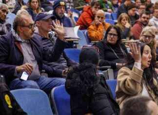 Palisades Fire Victims Express Frustration in Chaotic Debris Removal Town Hall palisades-fire-victims-express-frustration-in-chaotic-debris-removal-town-hall