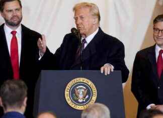 Trump’s Use of Executive Orders and Pardons: A Display of Presidential Power trumps-use-of-executive-orders-and-pardons-a-display-of-presidential-power