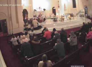 Attack on Priest Caught on Video in Washington Prayer Service attack-on-priest-caught-on-video-in-washington-prayer-service