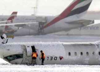 Delta Plane Flips After Landing: Dramatic Video in Toronto delta-plane-flips-after-landing-dramatic-video-in-toronto