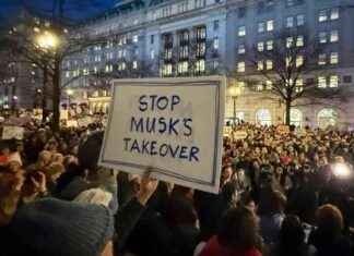 Federal Government Faces Mass Layoffs: Anger and Confusion federal-government-faces-mass-layoffs-anger-and-confusion