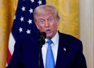 Federal Workers Face Deadline Amid Musk’s Demand federal-workers-face-deadline-amid-musks-demand