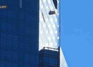 High-rise Window Washers Rescued from Swinging Rig in Manhattan high-rise-window-washers-rescued-from-swinging-rig-in-manhattan