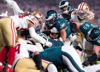 Jalen Hurts excels with standard play, avoids famous name jalen-hurts-excels-with-standard-play-avoids-famous-name