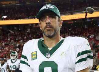 Mixed Emotions Among Jets Players Over Aaron Rodgers Dismissal mixed-emotions-among-jets-players-over-aaron-rodgers-dismissal