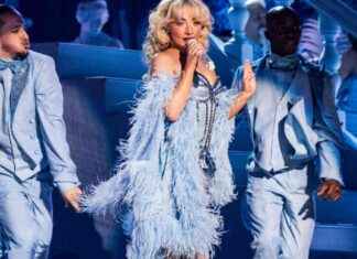 Sabrina Carpenter’s Grammy Performance Malfunctions Explained sabrina-carpenters-grammy-performance-malfunctions-explained