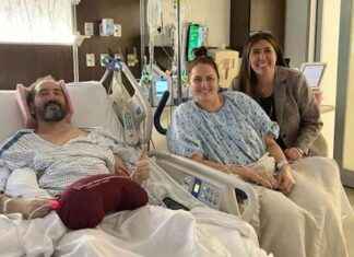 Teacher donates kidney to colleague in heartwarming gesture teacher-donates-kidney-to-colleague-in-heartwarming-gesture