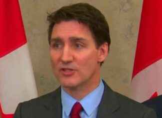 Trudeau: Trump to Pause Canada Tariffs for 30 Days trudeau-trump-to-pause-canada-tariffs-for-30-days