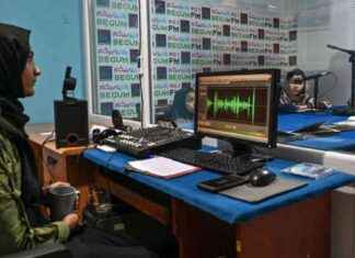 Women-led radio station in Afghanistan resumes operations post-Taliban. women-led-radio-station-in-afghanistan-resumes-operations-post-taliban