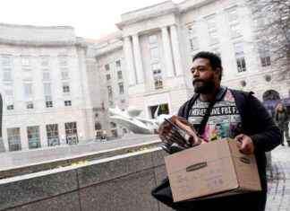 DOGE Layoffs: Federal Workers Share Job Search Struggles doge-layoffs-federal-workers-share-job-search-struggles